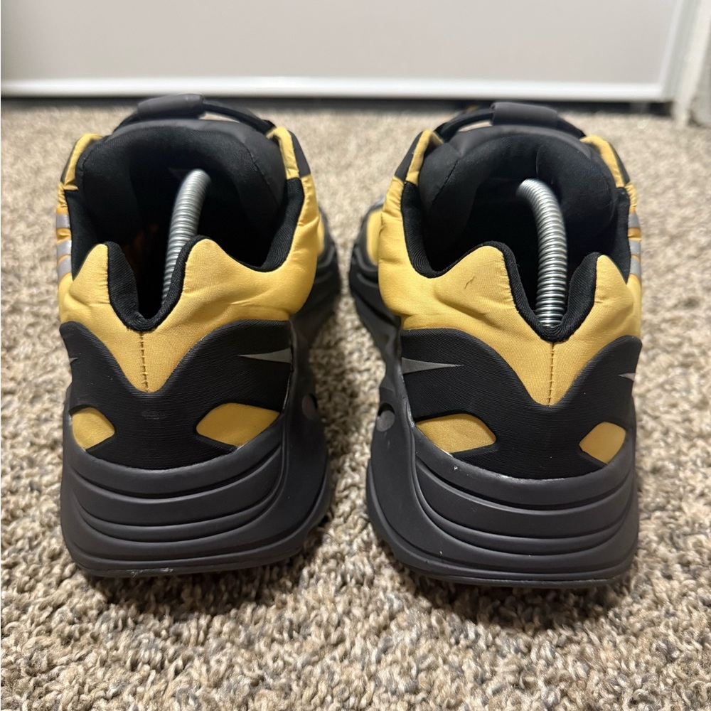 Adidas Yeezy Boost 700 MNVN Honey flux - Picture 5 of 8